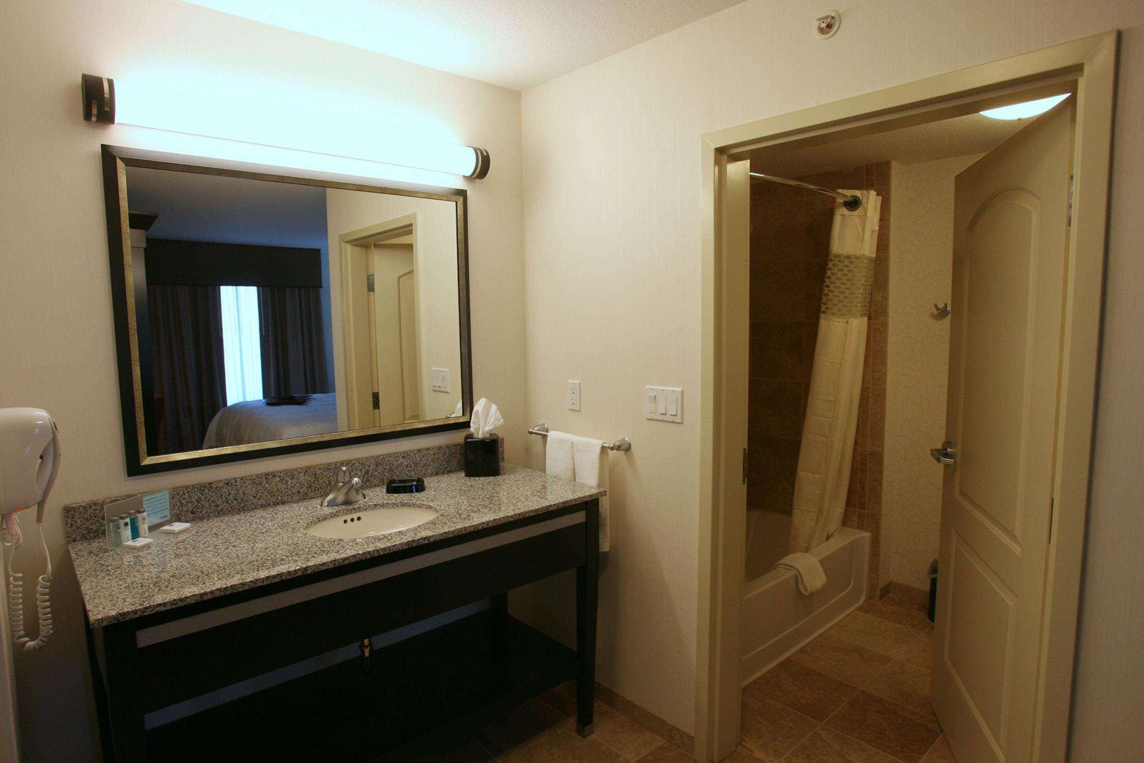 Hampton Inn & Suites Red Deer Penhold Ruang foto
