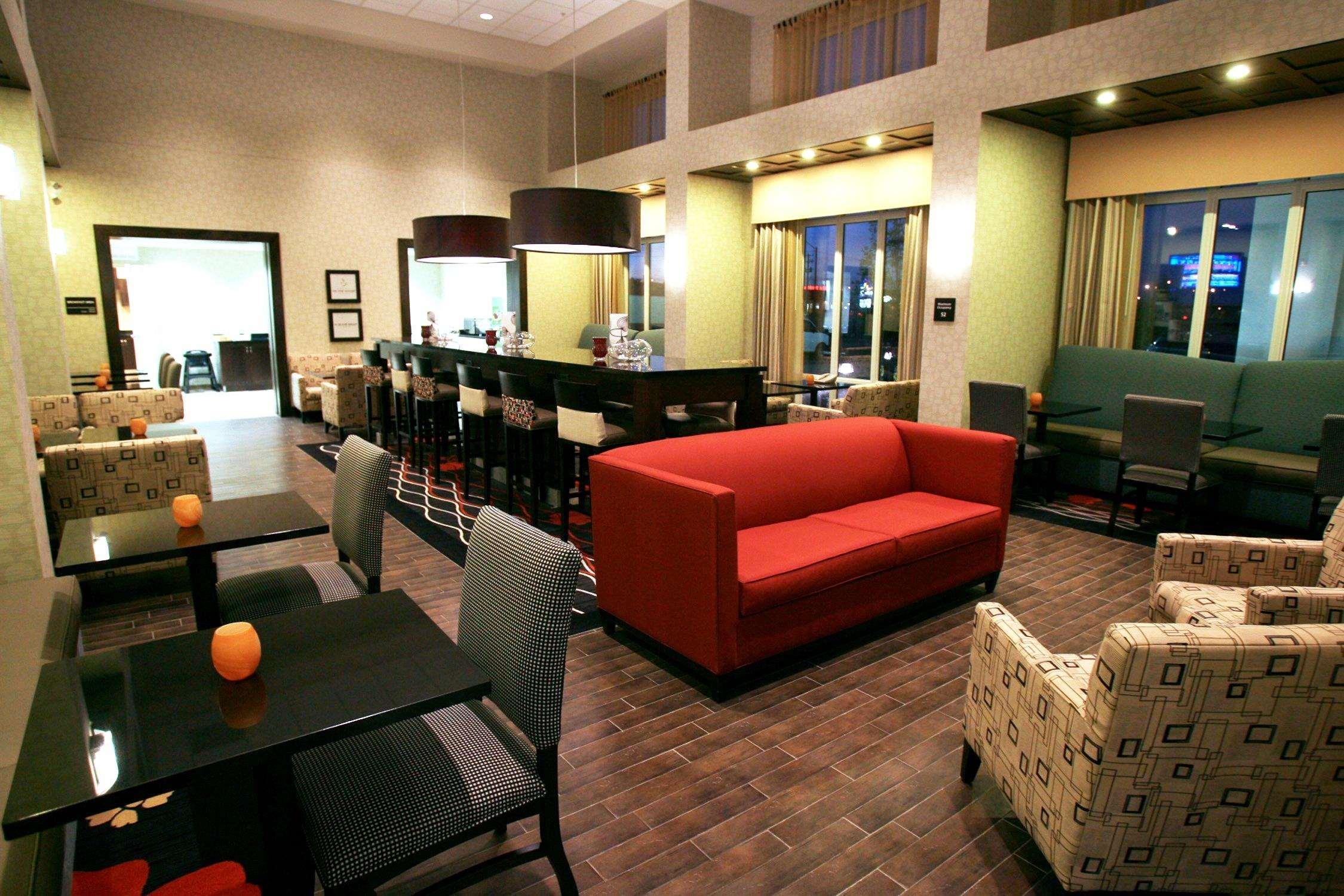 Hampton Inn & Suites Red Deer Penhold Restoran foto