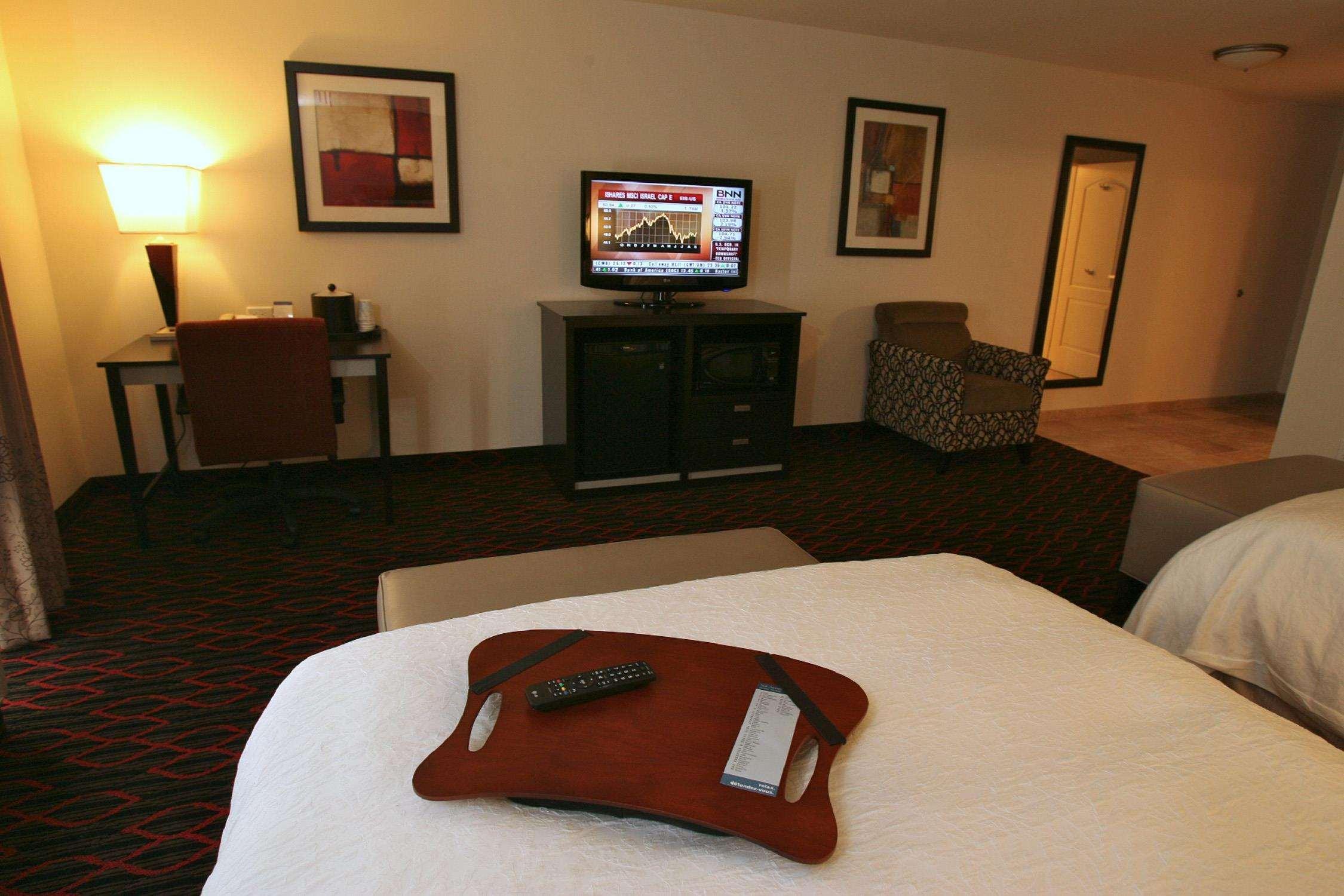 Hampton Inn & Suites Red Deer Penhold Ruang foto