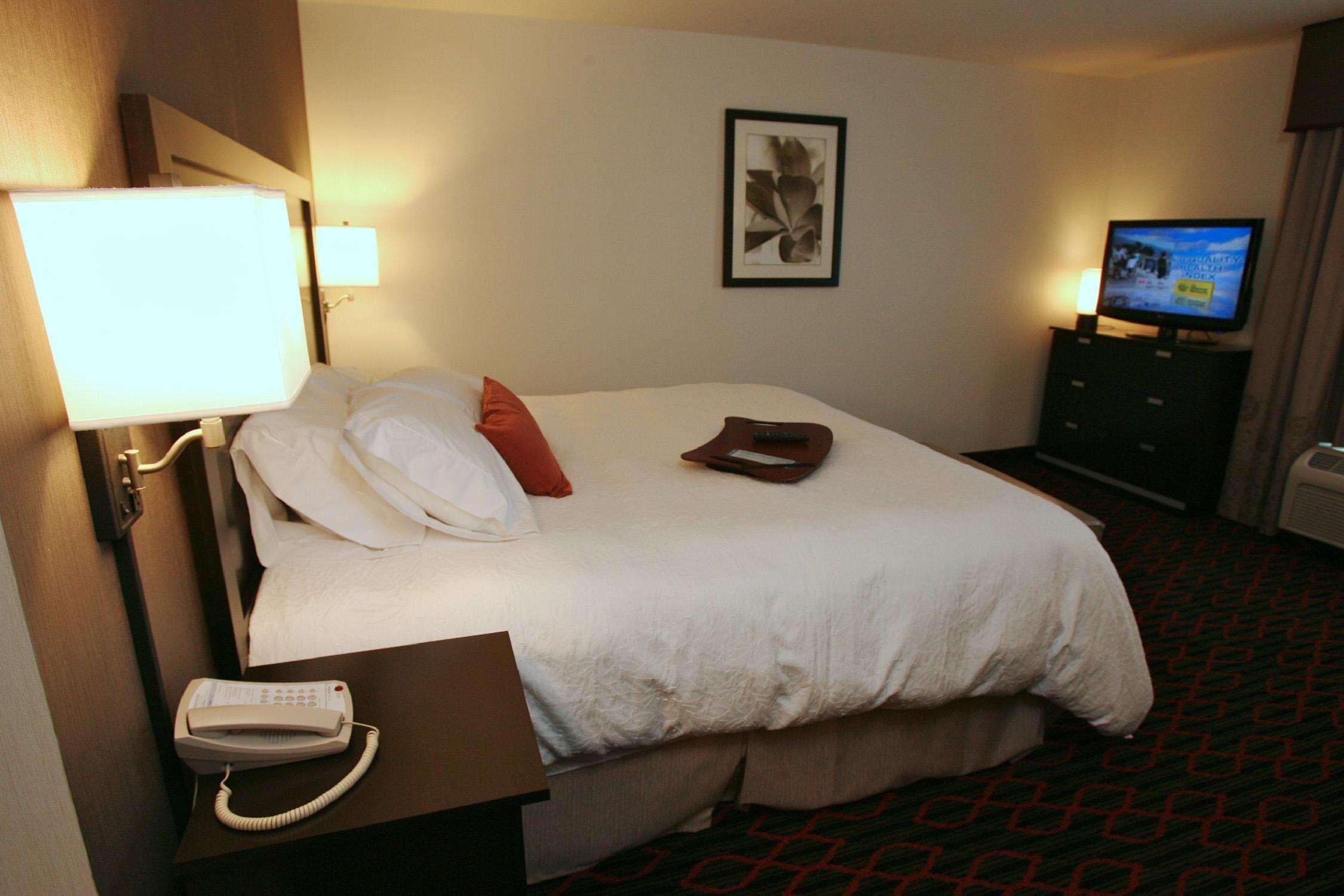 Hampton Inn & Suites Red Deer Penhold Ruang foto