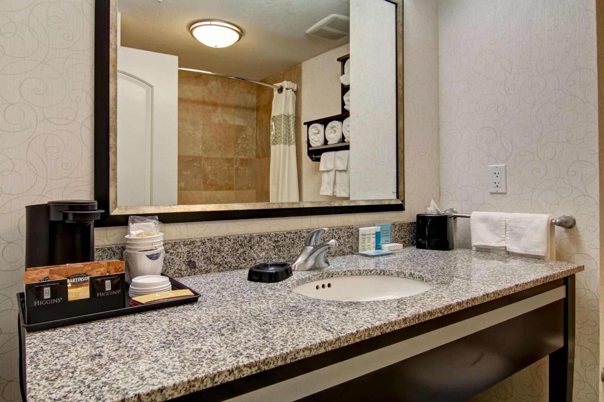 Hampton Inn & Suites Red Deer Penhold Bagian luar foto